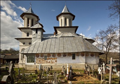 Lcauri de cult din Romnia; Biserica Sf. Treime; ; ; 1823, din zid anul 1871, pictura restaurant 1955-1961; 1823; ; Biseric; ortodox; Orthodox; orthodoxe; URECHETI; CICNETI; Arge; Protopopiatul Curtea de Arge; Episcopia Argeului; Mitropolia Munteniei i Dobrogei; 
