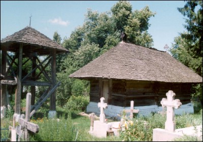 Lăcaşuri de cult din România; Biserica de lemn Sf. Apostol Toma şi Sfinţii Voievozi; ; ; 1758-1759; 1758; 1759; Biserică de lemn; ortodox; Orthodox; orthodoxe; CÂRSTIENI; CĂLINEŞTI; Argeş; ; Episcopia Argeşului şi Muscelului; Mitropolia Munteniei şi Dobrogei; 