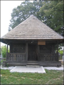 Lcauri de cult din Romnia; Biserica de lemn cu pridvor Sf. Vasile; ; ; 1810-1815; 1810; 1815; Biseric de lemn; ortodox; Orthodox; orthodoxe; PIEPTANI; CLNIC; Gorj; ; Arhiepiscopia Craiovei; Mitropolia Olteniei; 