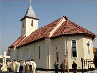Lcauri de cult din Romnia; Biserica Sfnta Treime; Biserica Sfnta Treime Ungheni Mure; ; 2002-2006; 2002; 2006; Biseric; greco-catolic; Greek-Catholic; grec-catholique; UNGHENI; UNGHENI; Mure; Protopopiatul Trgu Mure; Arhiepiscopia - Arhidieceza de Alba Iulia i Fgra; Biserica Romn Unit cu Roma, Greco-Catolic; 