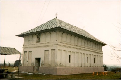 Lcauri de cult din Romnia; Biserica Sf. Gheorghe; ; ; 1577; refcut 1957; 1577; ; Biseric; ortodox; Orthodox; orthodoxe; RUNCU MARE; GRDINARI; Olt; Protoieria Slatina II Nord, Cod Fiscal: 15022767, Adresa: Str. Dinu Lipati, Nr. 21, Tel/Fax: 0249-420112, 0728107836, Protoiereu Pc Pr. Nicolae Nicolaescu.; Episcopia Slatinei i Romanailor; Mitropolia Olteniei; 
