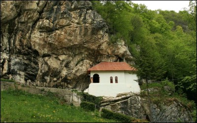 Lăcaşuri de cult din România; Schitul Sfântul Prooroc Ilie Tesviteanul Pahomie; Schitul Pahomie; ; 1688; 1688; ; Schit; ortodox; Orthodox; orthodoxe; CHEIA, oraş BĂILE OLĂNEŞTI; ; Vâlcea; ; Arhiepiscopia Râmnicului; Mitropolia Olteniei; 