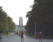 Parcul Carol, Monumentul Eroilor